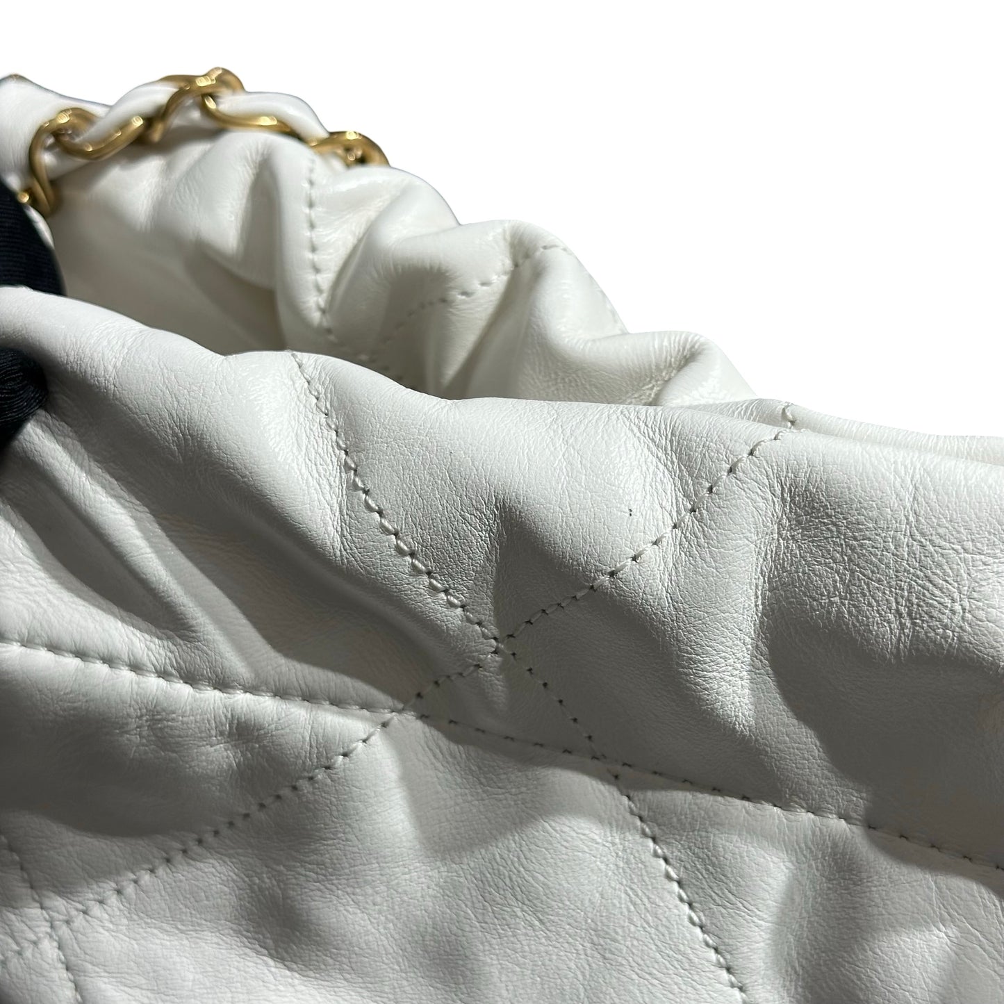 CHANEL 22 SMALL WHITE GHW [3001041]