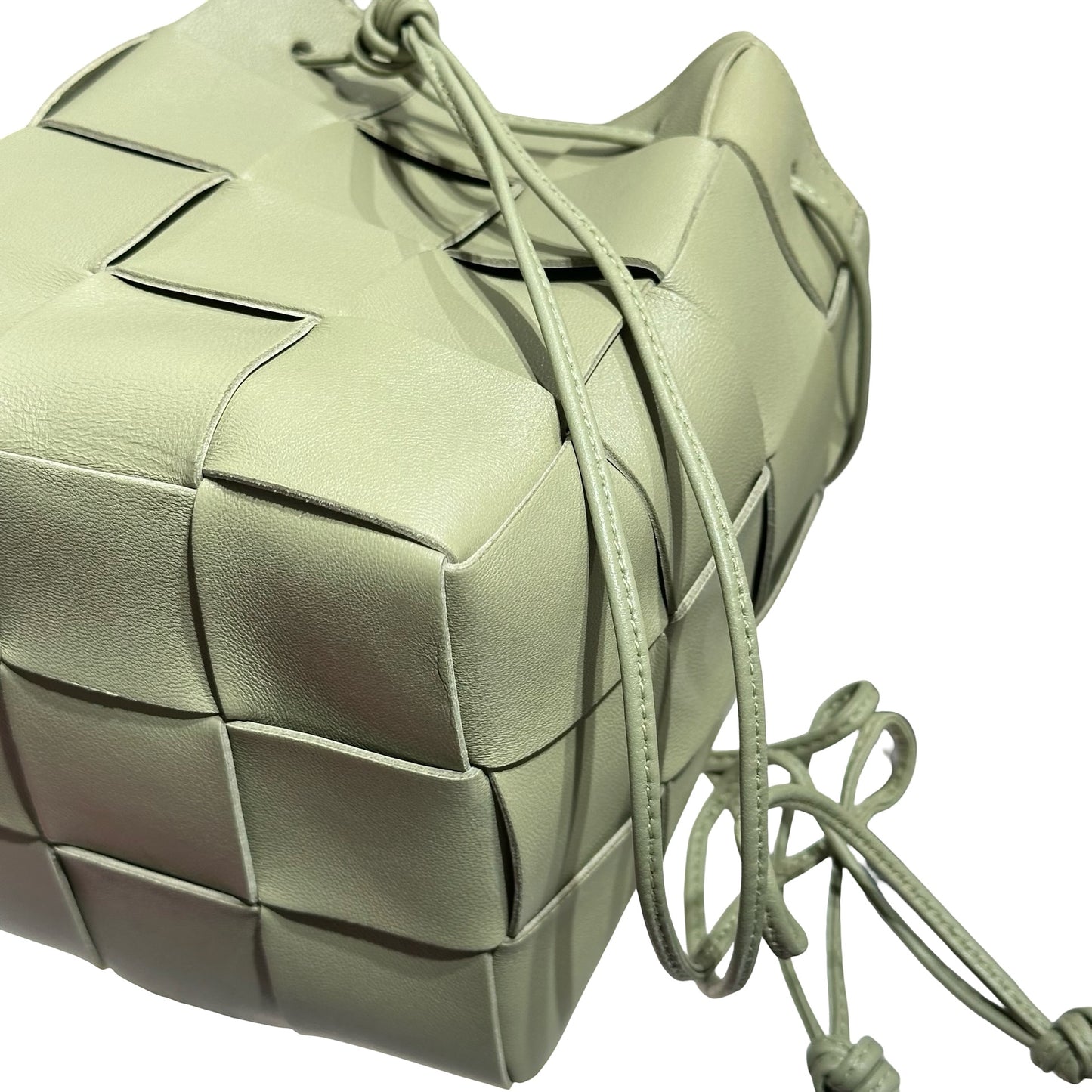 BV SMALL CASSETTE BUCKET BAG GREEN [3001021]