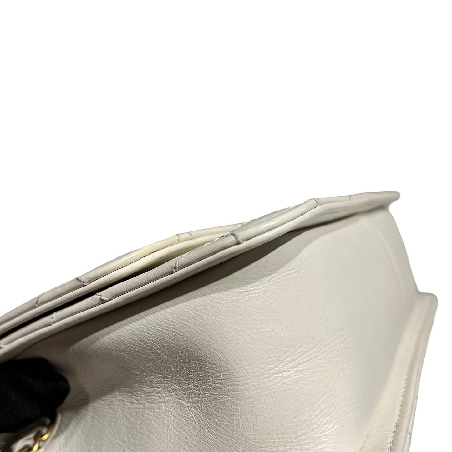 CHANEL 21A WHITE PREFECT FIT SMALL 22 CHAIN SHOULDER BAG [3000532]