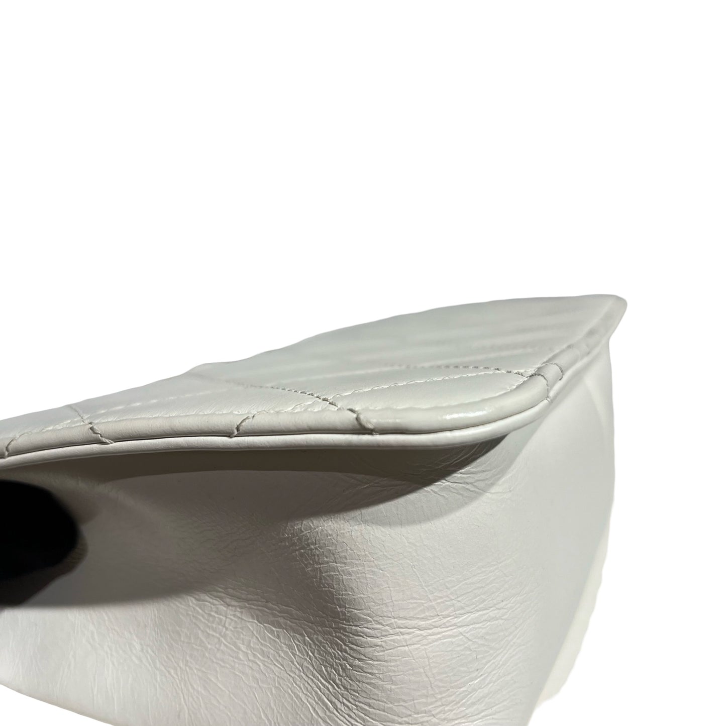 CHANEL 21A WHITE PREFECT FIT SMALL 22 CHAIN SHOULDER BAG [3000532]