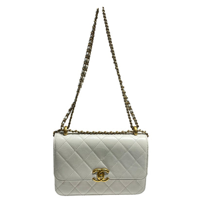 CHANEL 21A WHITE PREFECT FIT SMALL 22 CHAIN SHOULDER BAG [3000532]