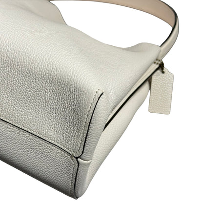 COACH WHITE BUCKET [3000192]