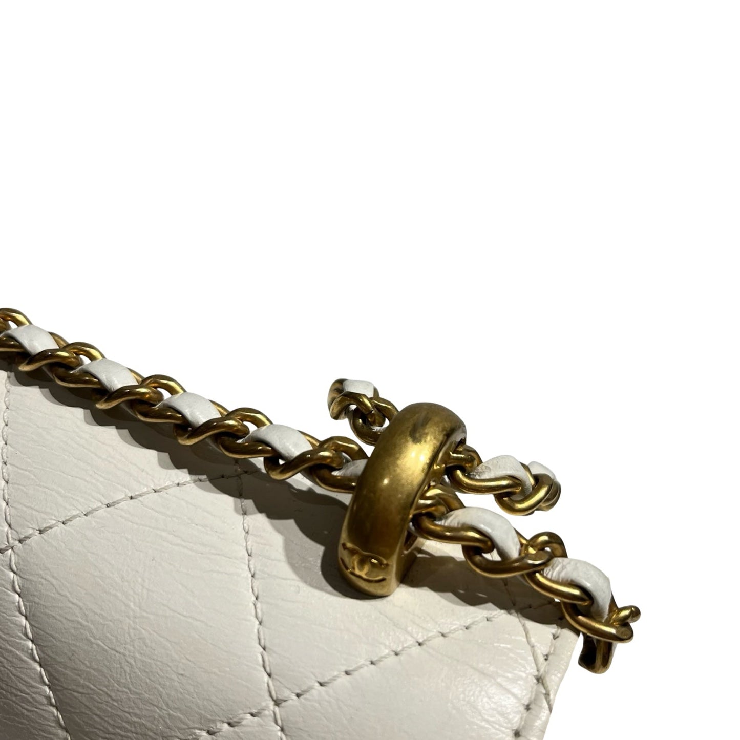 CHANEL 21A WHITE PREFECT FIT SMALL 22 CHAIN SHOULDER BAG [3000532]