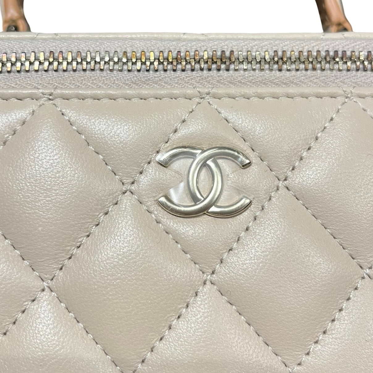 CHANEL BEIGE GHW VANITY WITH HANDLE [3000689]