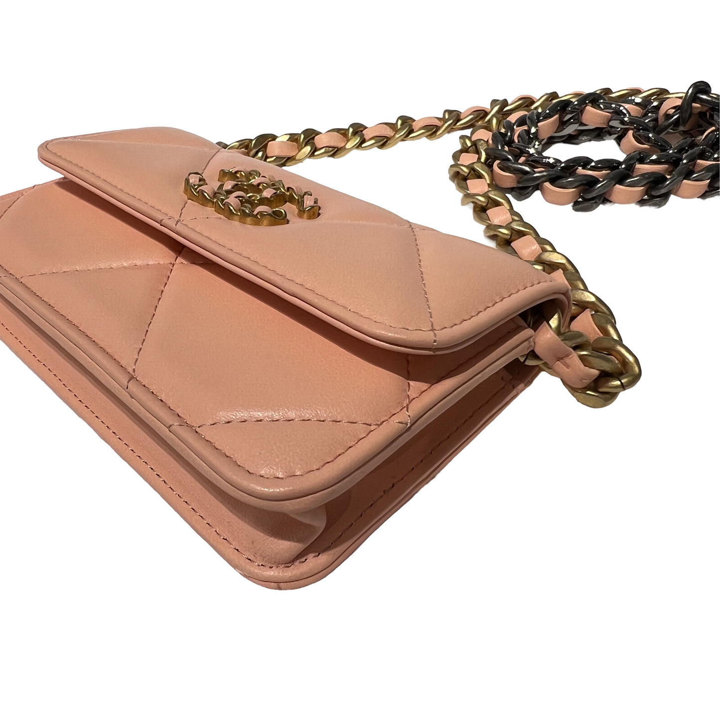 Matelasse Quilted Calfskin Classic Flap Wallet Wallet on chain [101200]