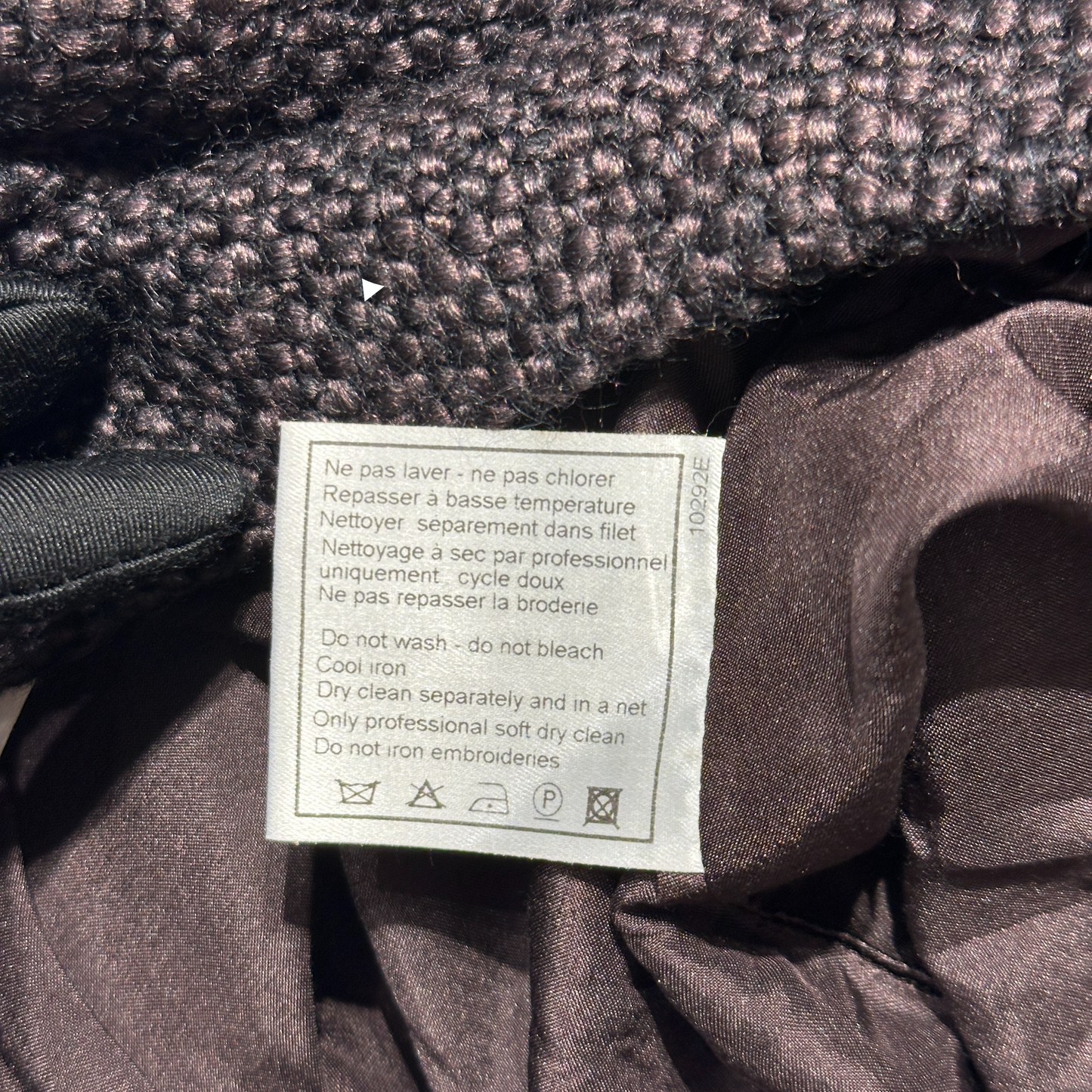 CHANEL SUIT (JACKET AND SKIRT) [20002040]