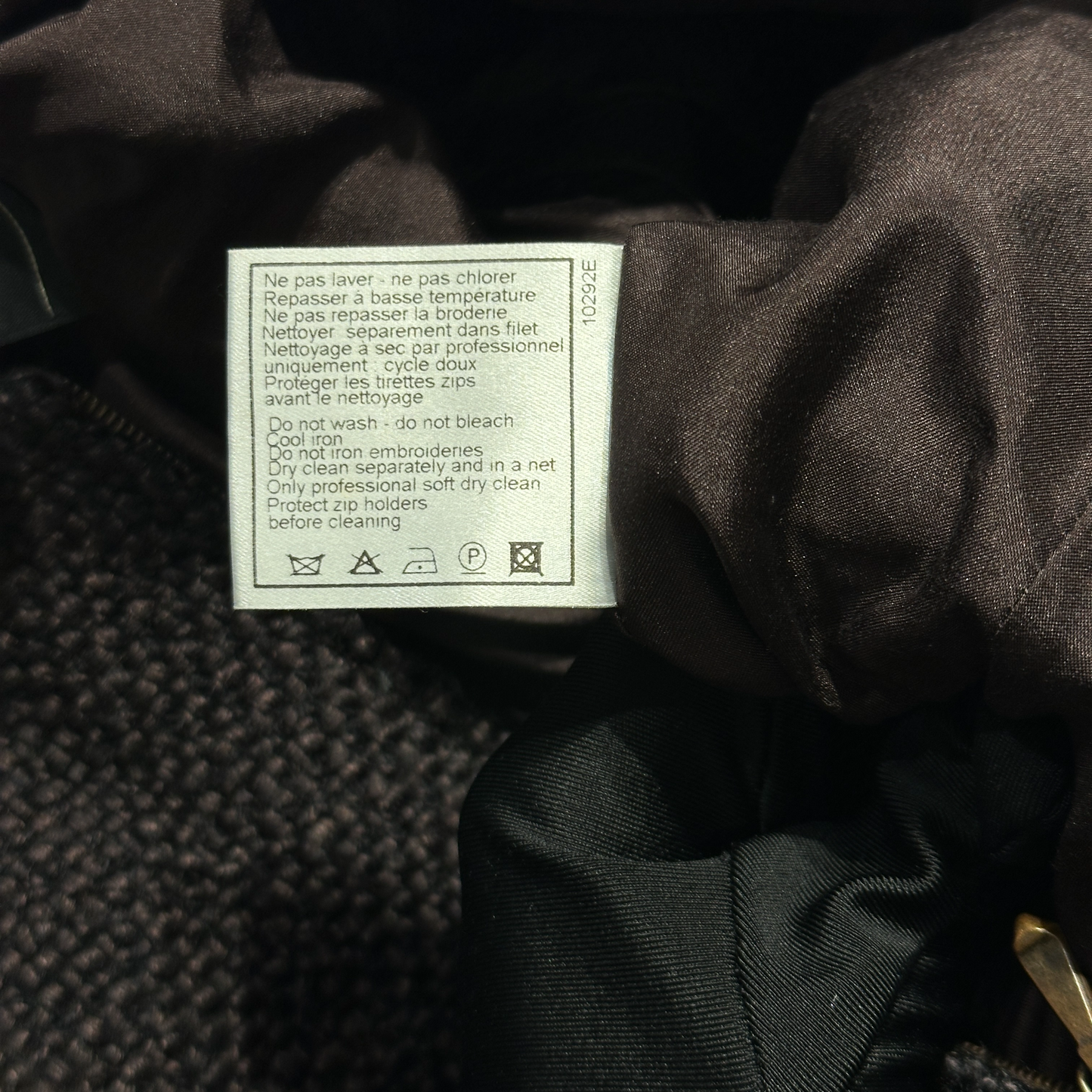 CHANEL SUIT (JACKET AND SKIRT) [20002040]