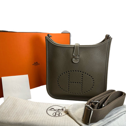 Brand New HERMES Leather Evelyne 23 Shoulder Bag Etoupe PHW