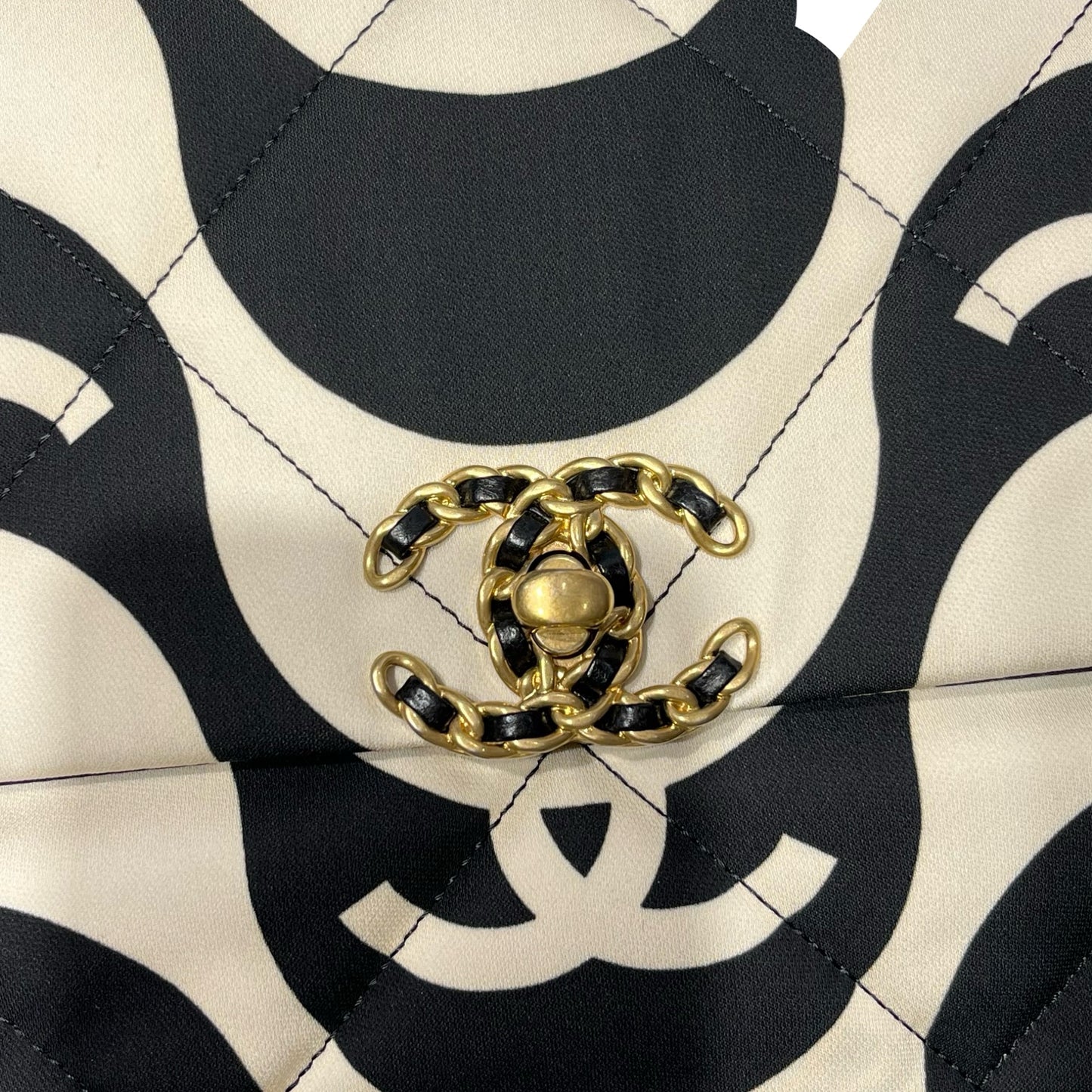 CHANEL 19 Medium Shoulder Bag Black GHW White