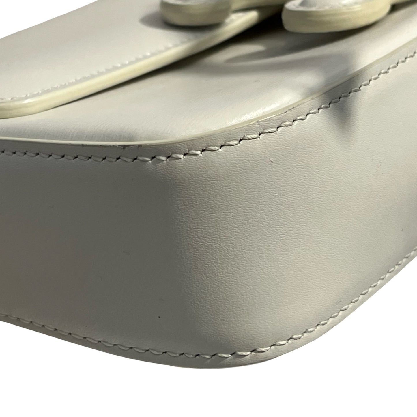 Used CÉLINE Calfskin Leather Triomphe Cuir Chain Shoulder Bag White GHW