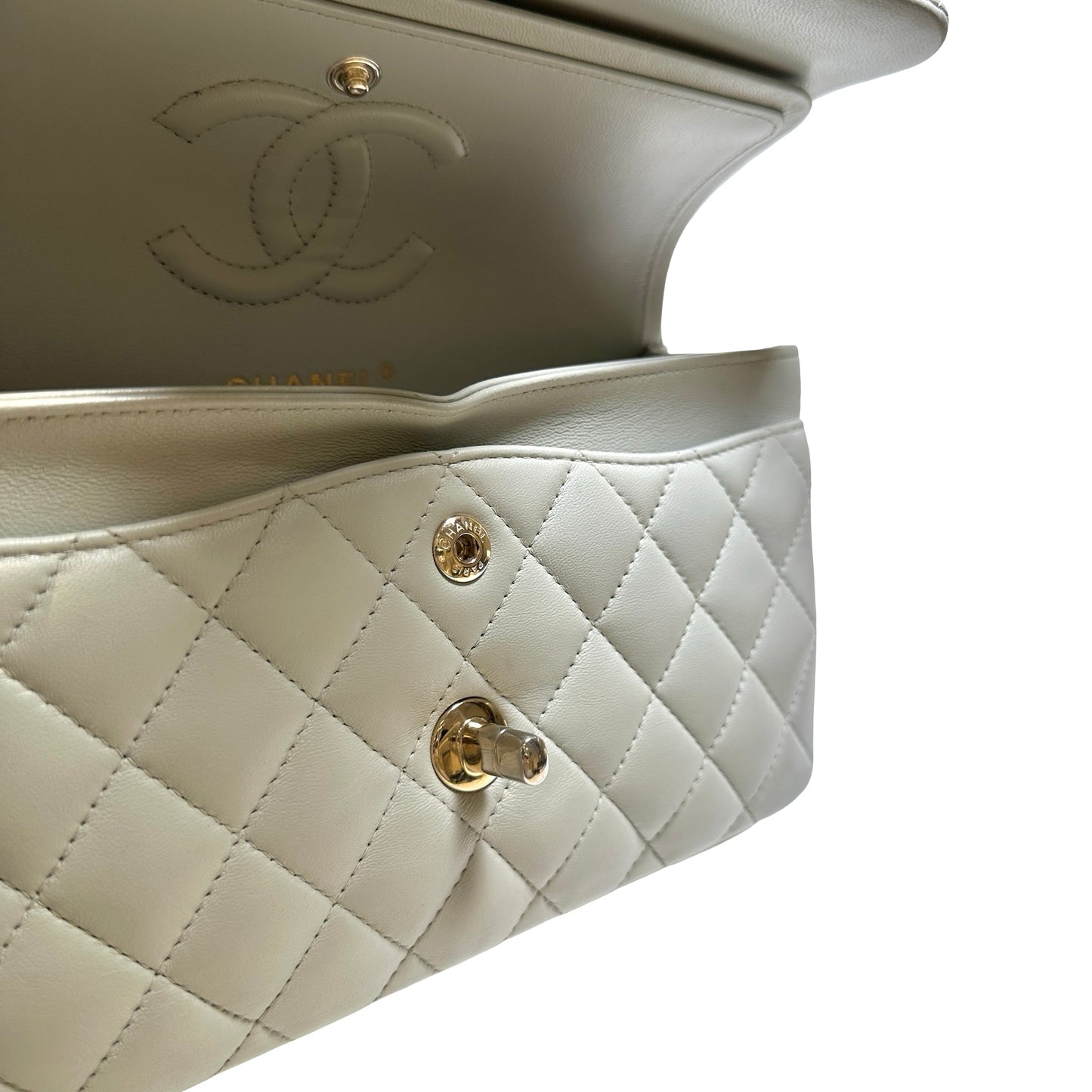 CHANEL Chain Shoulder Bag
