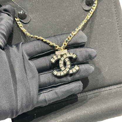 Unused CHANEL Neeklace White GHW