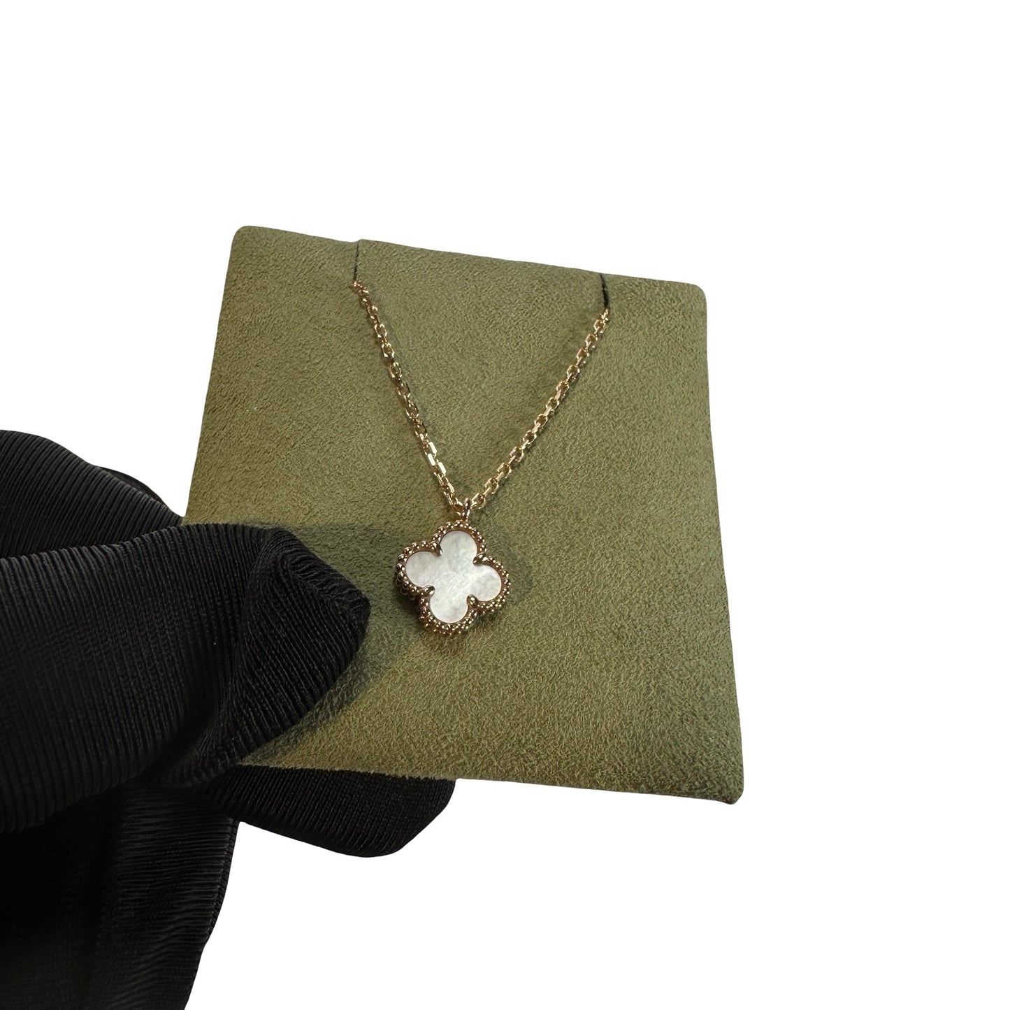 Used VAN CLEEF & ARPELS White Mother of Pearl Yellow Gold Vintage Alhambra Necklace Gold White
