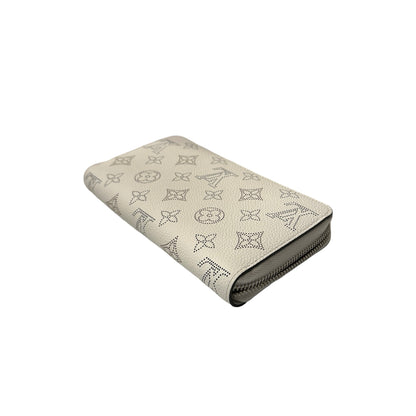 Used LOUIS VUITTON Mahina perforated calf leather Long wallet Wallet White PHW