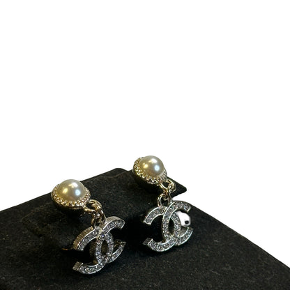 Brand New CHANEL Pearl Rhinestone CC Logo CC Earrings Earrings Gold Silver Pearl