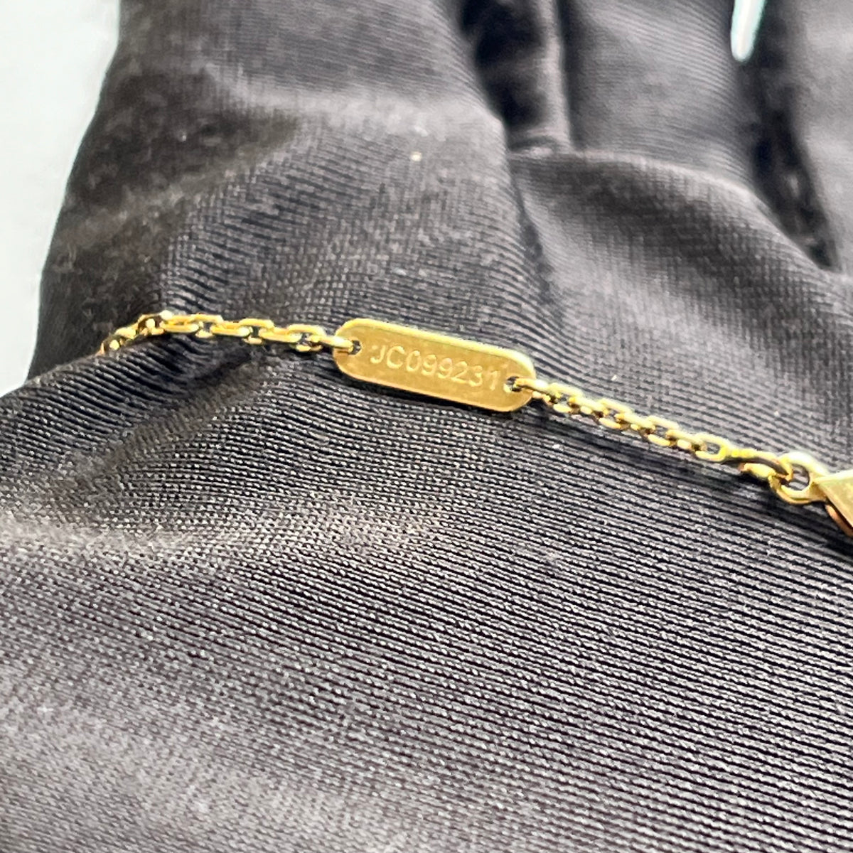 Used VAN CLEEF & ARPELS Carnelian Yellow Gold Vintage Alhambra Pendant Necklace Red Gold