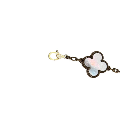 Used VAN CLEEF & ARPELS Mother of Pearl Yellow Gold Vintage Alhambra bracelet, 5 motifs BRACELET White Gold