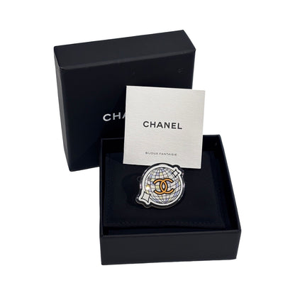 Used CHANEL Earth Brooch Accessories White