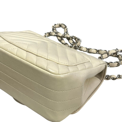 Used CHANEL Chevron Lambskin Chevron Flap Bag Chain Shoulder Bag White Silver hardware