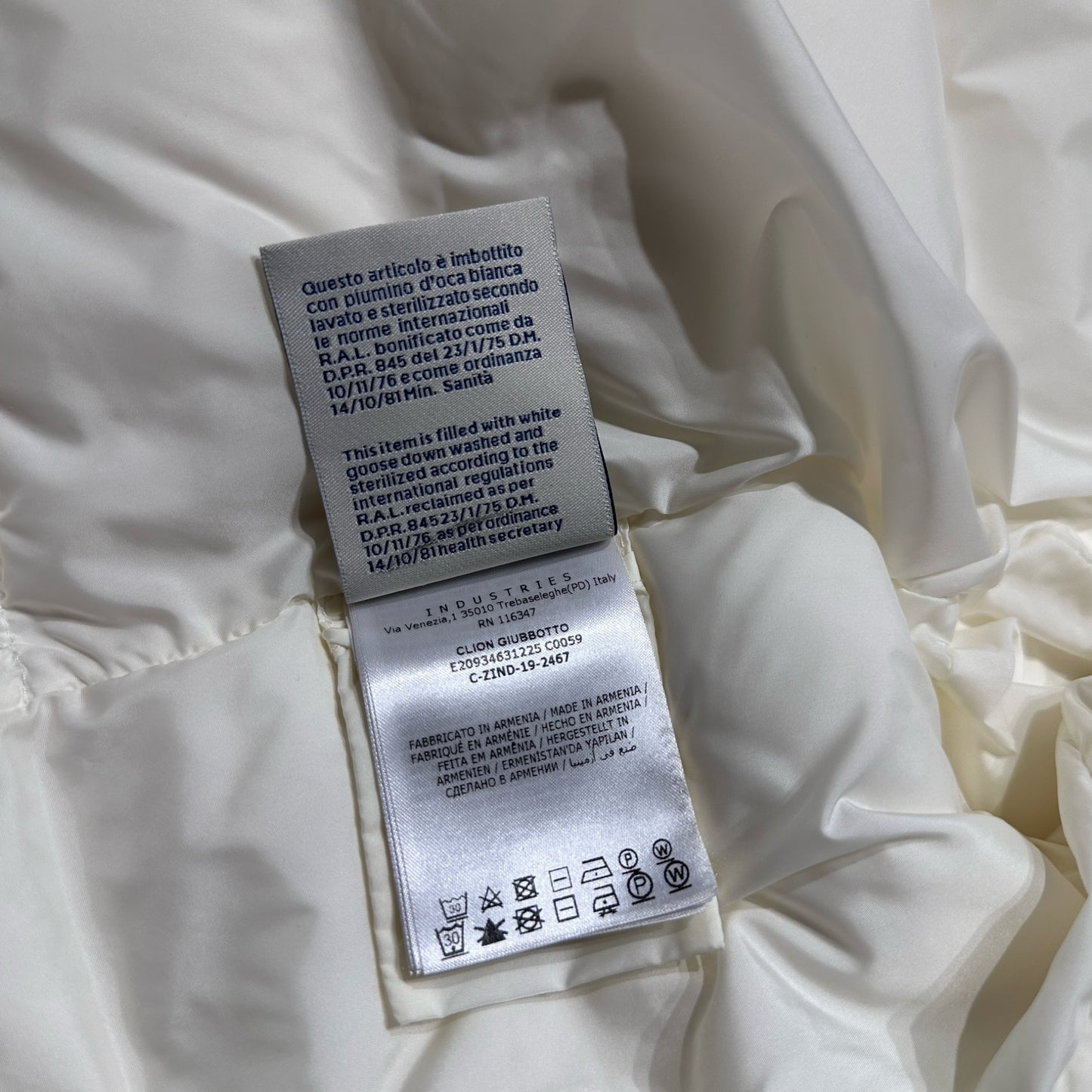 Used MONCLER Puffer Clion Giubbotto Clothes White