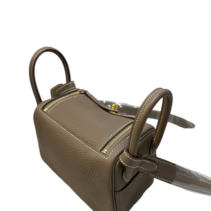 Brand New HERMES Clemence Leather Lindy Handbag Etoupe