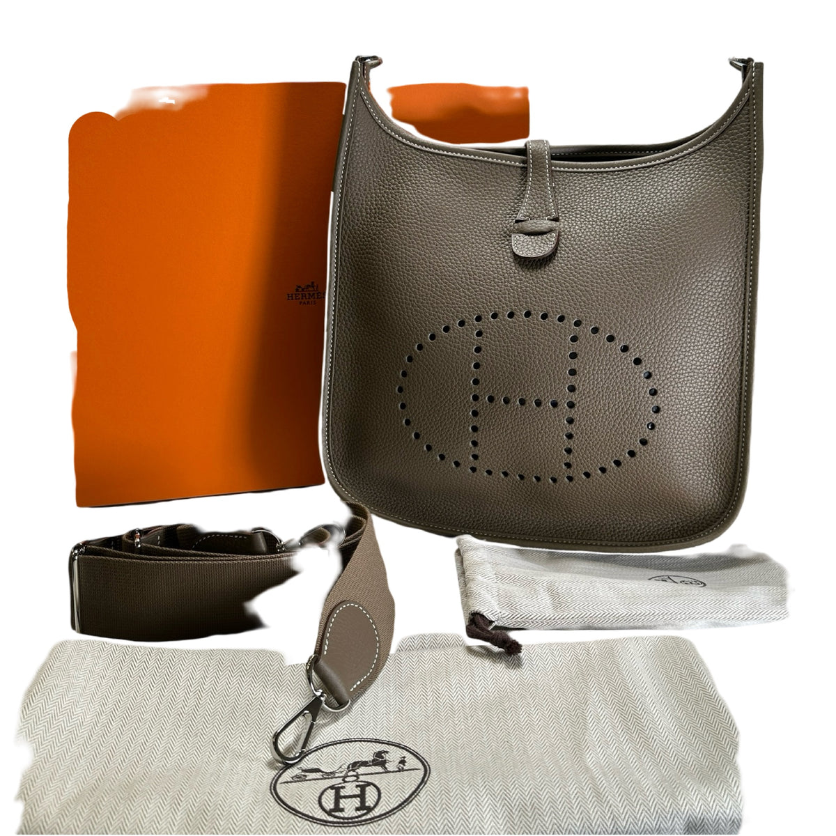 Brand New HERMES Clemence Evelyne 29 Shoulder Bag Etoupe PHW