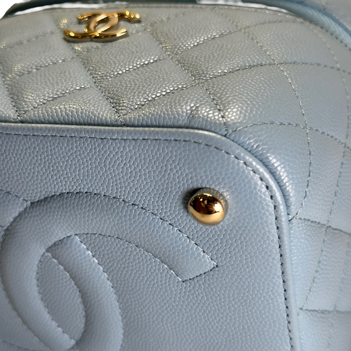 Used CHANEL Quilted Caviar Leather Vanity Case Vanity case Light Blue