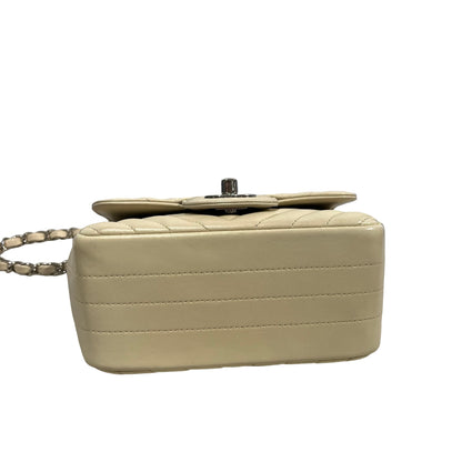 Used CHANEL Chevron Lambskin Chevron Flap Bag Chain Shoulder Bag White Silver hardware