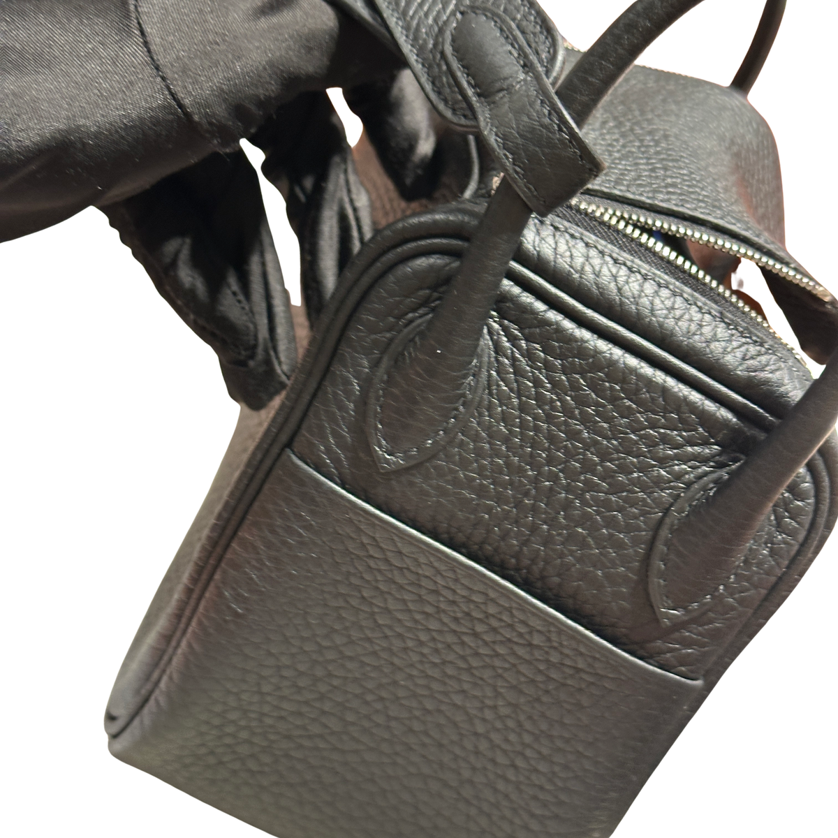 Brand New HERMES Taurillon Clemence Lindy Handbag Noir