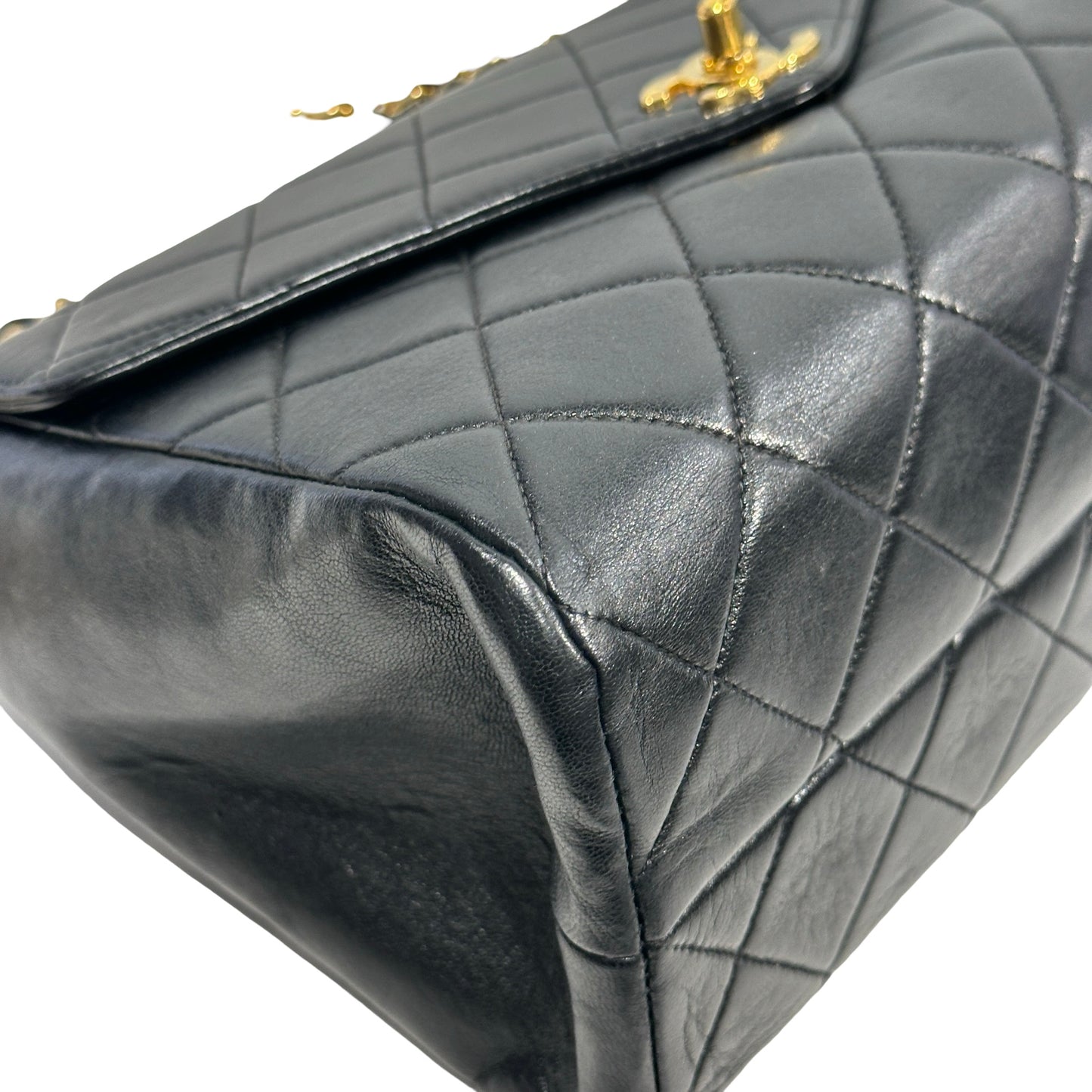 Used CHANEL Quilted Vintage shoulder bag Chain Shoulder Bag Black Gold hardware