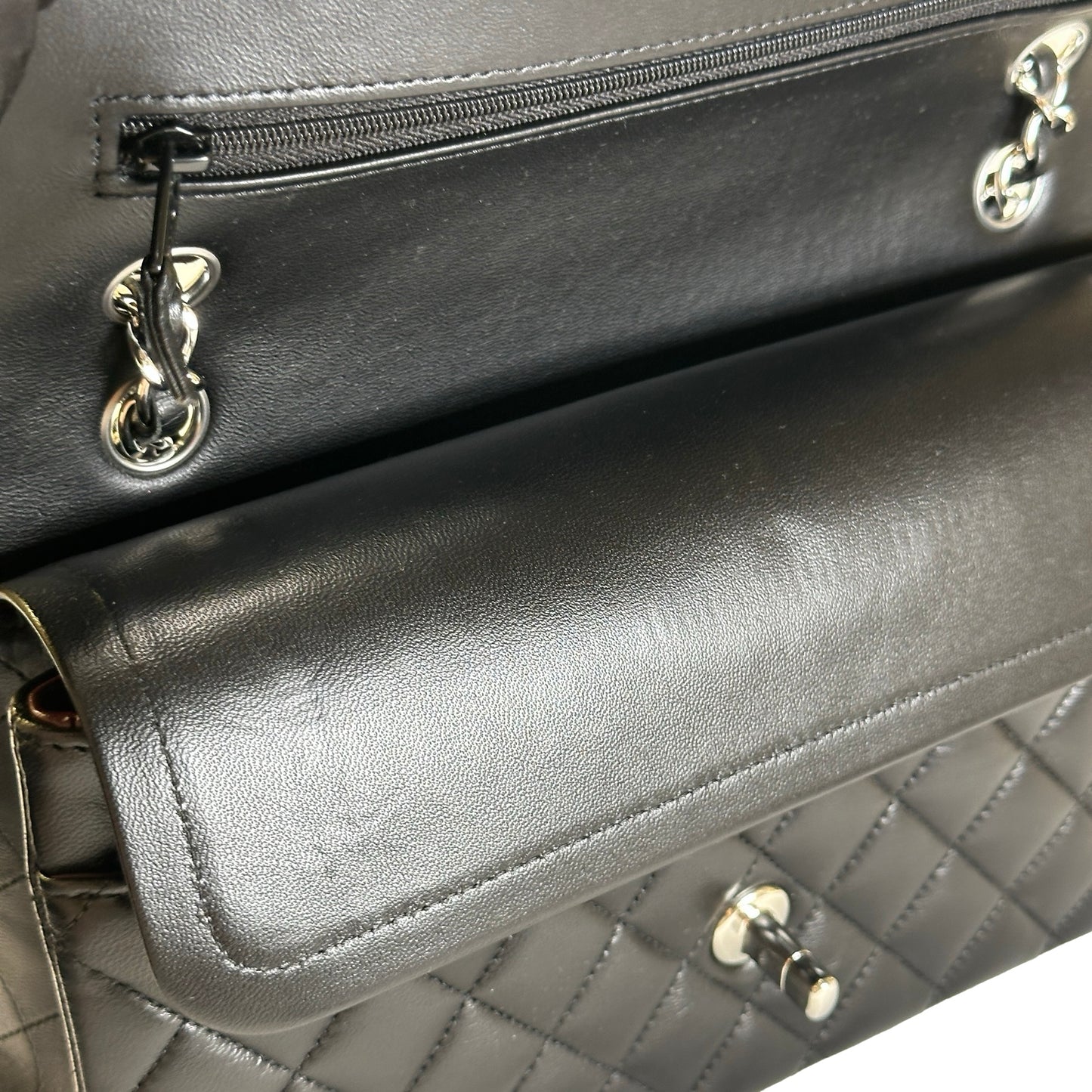 Used CHANEL Quilted Leather Classic Flap Shoulder Bag Black