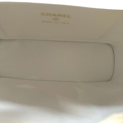 CHANEL Quilted Caviar Chanel Hobo Hobo Bag White