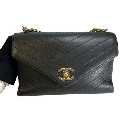Used CHANEL Quilted Vintage shoulder bag Chain Shoulder Bag Black Gold hardware